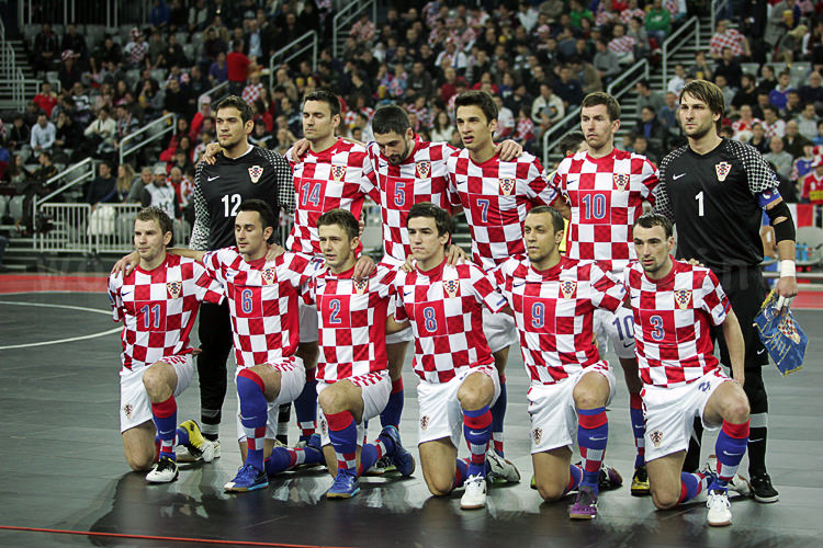 フットサルクロアチア代表の試合前整列写真