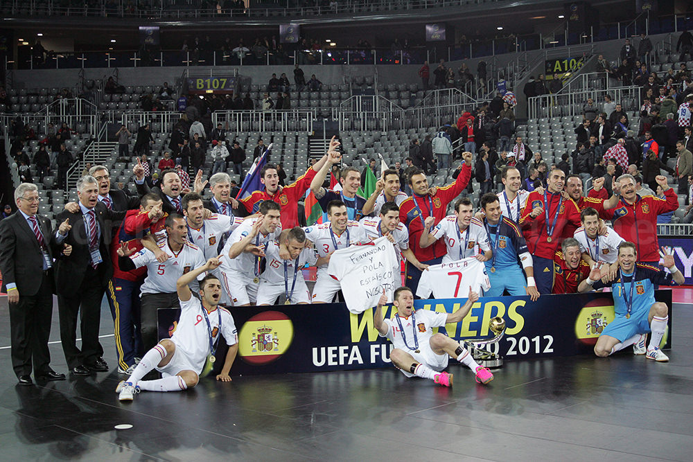 UEFAフットサル欧州選手権2012年大会の表彰式におけるフットサルスペイン代表の記念撮影